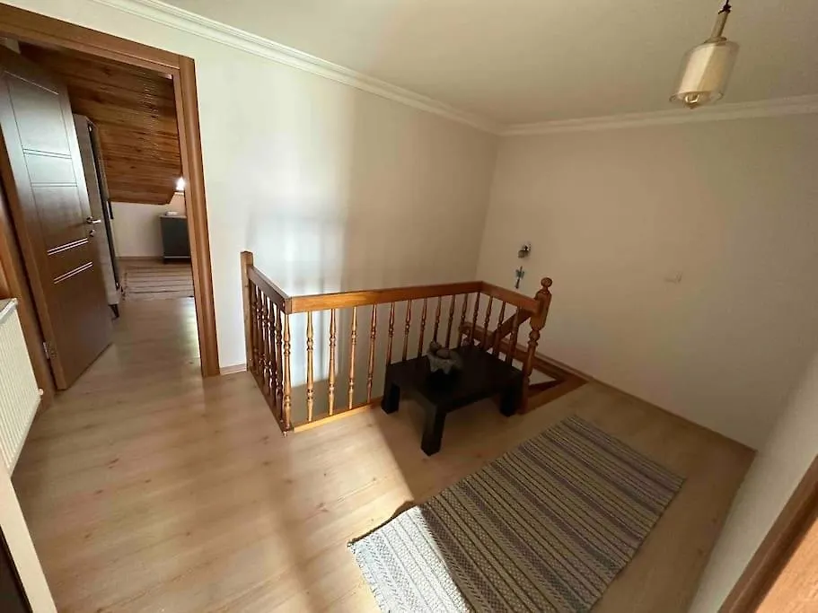 Dublex Roof Top With Ac, Perfect Location Istanboel Turkije