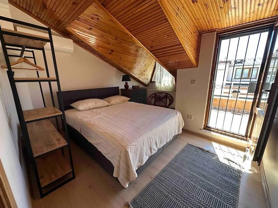 Appartement Dublex Roof Top With Ac, Perfect Location Istanboel